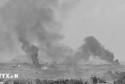 Quân giải phóng tiến vào chi khu Đức Lập, ngày 10/3/1975. (Ảnh: TTXVN)