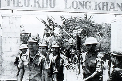 Tiếp quản Tiểu khu Long Khánh. (Ảnh: TTXVN)