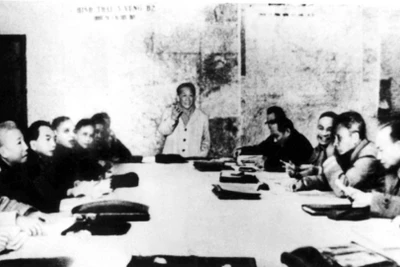 Đứng trước thời cơ chiến lược lớn với điều kiện đầy đủ về quân sự và chính trị, tháng 10/1974, Bộ Chính trị Trung ương Đảng họp thảo luận kế hoạch chiến lược giải phóng miền nam. (Ảnh: Tư liệu TTXVN)