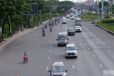 Quốc lộ 1 (từ đường Kinh Dương Vương đến ranh tỉnh Long An) có chiều dài gần 10km, là một trong 4 dự án BOT ở cửa ngõ Thành phố Hồ Chí Minh. (Ảnh: QUÝ HIỀN)