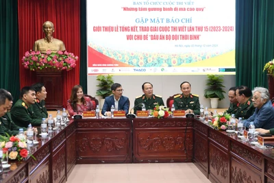 Quang cảnh buổi gặp mặt báo chí. 