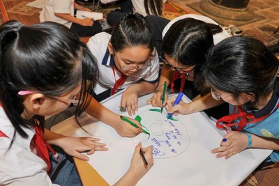 Các cơ sở giáo dục cần có các trao đổi chuyên đề về kỹ năng sử dụng mạng an toàn, nhận diện và xử lý các vấn đề phức tạp trên không gian mạng cho học sinh, sinh viên. (Ảnh minh họa)