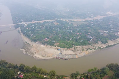 Thôn Múc, xã Thái Niên, huyện Bảo Thắng, tỉnh Lào Cai có địa hình bám dọc theo sông Hồng nên thuận lợi cho việc trồng bưởi.