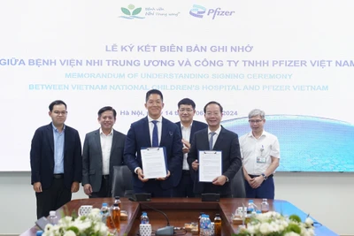 Lễ ký biên bản ghi nhớ giữa Bệnh viện Nhi Trung ương và Công ty TNHH Pfizer Việt Nam.