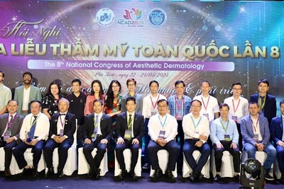 Các đại biểu trong nước và nước ngoài tại phiên khai mạc hội nghị.