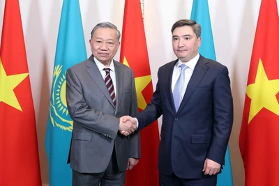 Tổng Bí thư Tô Lâm hội kiến Thủ tướng Kazakhstan Olzhas Bektenov. 