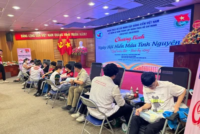 Đoàn Thanh niên Cục Đăng kiểm Việt Nam tổ chức chương trình hiến máu tình nguyện “Giọt máu đào-Trao hy vọng”.