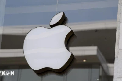 Biểu tượng Apple tại một cửa hàng. (Ảnh: AFP/TTXVN)
