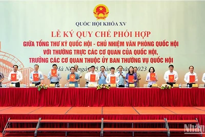 Lễ ký kết quy chế phối hợp giữa Tổng Thư ký, Chủ nhiệm Văn phòng Quốc hội với Thường trực các cơ quan của Quốc hội, Trưởng các cơ quan thuộc Ủy ban Thường vụ Quốc hội. (Ảnh: Duy Linh)