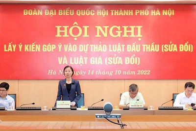 Tại Hội nghị.