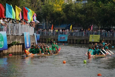 7 giờ 30 phút tại đoạn Kênh Nhiêu Lộc, đoạn từ cầu Công Lý đến cầu Lê Văn Sỹ, 9 đội ghe ngo đến từ Thành phố Hồ Chí Minh, Bình Dương, Tây Ninh, Kiên Giang và Bình Phước bắt đầu tranh tài.