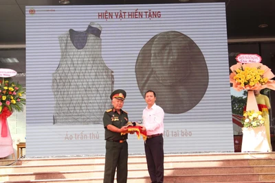 Bảo tàng Đà Nẵng tiếp nhận các hiện vật được hiến tặng.