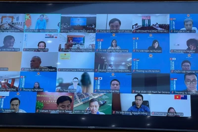 Hội nghị được tổ chức trực tiếp kết hợp trực tuyến kết nối với hệ thống Thương vụ Việt Nam ở nước ngoài.