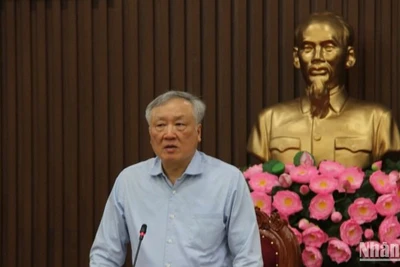 Phó Thủ tướng Thường trực Chính phủ Nguyễn Hòa Bình phát biểu kết luận tại buổi làm việc.