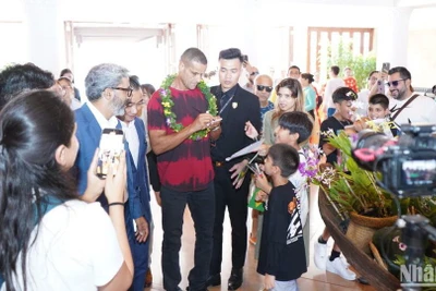 Quả Bóng Vàng 1999 Rivaldo đến Đà Nẵng chiều 26/4. (Ảnh: ANH ĐÀO)