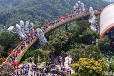 Khu du lịch Sun World Bà Nà Hills đón lượng khách rất lớn trong 5 ngày cao điểm lễ 30/4,1/5. (Ảnh: ANH ĐÀO)