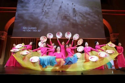 Lễ kỷ niệm 50 năm Ngày Giải phóng miền nam, thống nhất đất nước của Việt Nam được tổ chức tại Hungary. (Ảnh TTXVN)