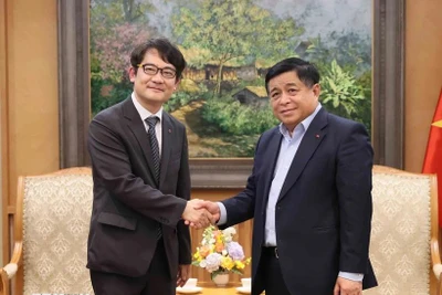 Phó Thủ tướng Nguyễn Chí Dũng tiếp Tổng Giám đốc Công ty TNHH LG Display Việt Nam Choi In Kwan. (Ảnh: AN ĐĂNG/TTXVN)