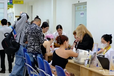 Khách du lịch quốc tế kết hợp du lịch nghĩ dưỡng và khám, chăm sóc sức khỏe tại Thiện Nhân Hospital. (Ảnh: ANH ĐÀO)