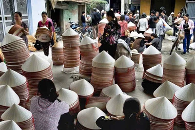 Làng nghề truyền thống nón lá Vĩnh Thịnh, xã Đại Áng, huyện Thanh Trì (Hà Nội)