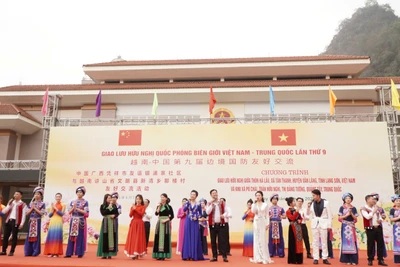 Tiết mục văn nghệ tập thể trong khuôn khổ chương trình.
