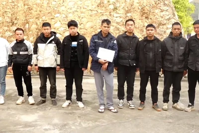 Các đối tượng bị bắt giữ tại Đồn Biên phòng Chi Lăng, Bộ đội Biên phòng tỉnh Lạng Sơn.