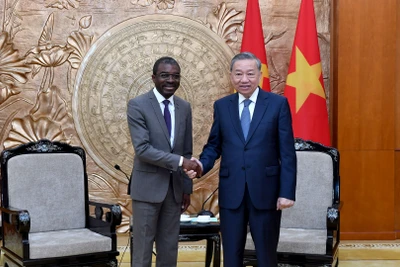 Tổng Bí thư Tô Lâm tiếp ông Lazare Eloundou Assomo, Giám đốc Trung tâm Di sản ihế giới của UNESCO. 