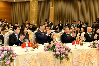 Tổng Bí thư Tô Lâm và Chủ tịch nước Lương Cường đồng chủ trì Tiệc chiêu đãi cấp Nhà nước chào mừng Tổng Bí thư, Chủ tịch Trung Quốc Tập Cận Bình thăm cấp Nhà nước tới Việt Nam.