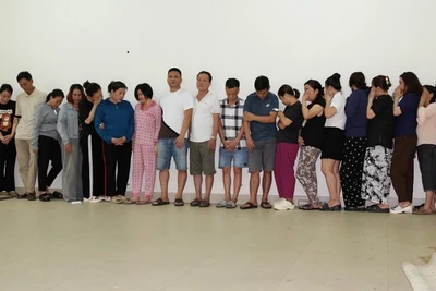 Các đối tượng trong đường dây đánh bạc. (Ảnh: Công an Nghệ an cung cấp)