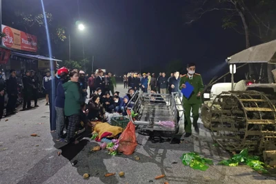 Hiện trường vụ tai nạn giao thông trên tỉnh lộ 542B, đoạn qua xóm 4, xã Hưng Phúc, huyện Hưng Nguyên, tỉnh Nghệ An, khiến 2 người tử vong vào ngày 6/1. (Ảnh: PHÚC HIẾU)