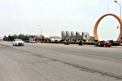 Đường Bình Minh, đoạn đường trước Quảng trường Bình Minh có tốc độ thi công nhanh nhất, đạt hơn 98% khối lượng công việc. Hiện phương tiện giao thông đã có thể lưu thông được cả hai phía.