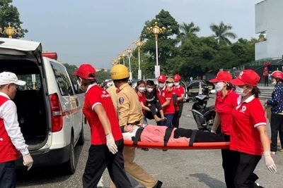 Diễn tập tình huống sơ cấp cứu.