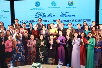 Các đại biểu tham dự diễn đàn.