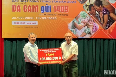 Hội Nạn nhân chất độc da cam/dioxin tỉnh Thái Bình ủng hộ Quỹ Nạn nhân chất độc da cam/dioxin Việt Nam.