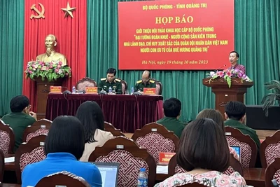 Quang cảnh buổi họp báo. 