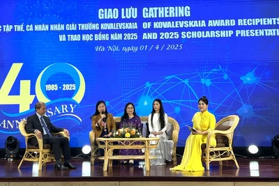 Các đại biểu chia sẻ tại buổi giao lưu. 