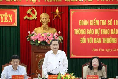 Chủ tịch Quốc hội Trần Thanh Mẫn, Trưởng Đoàn Kiểm tra 1910 của Bộ Chính trị phát biểu chỉ đạo hội nghị.