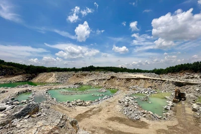 Mỏ đá Thượng Hòa của Công ty Cổ phần xây dựng đô thị và khu công nghiệp (Dothico Quảng Ngãi), là nơi Công ty Lý Tuấn mua đá đưa ra cảng Kỳ Hà và chuyển ra đảo Lý Sơn