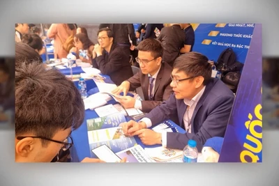 [Video] Gần 20 nghìn học sinh tham gia Ngày hội Tư vấn tuyển sinh - hướng nghiệp tại Hà Nội