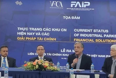 Quang cảnh Tọa đàm "Thực trạng các khu công nghiệp hiện nay và giải pháp tài chính". 