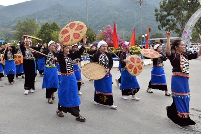 Cuộc sống của người Si La hiện đã có nhiều thay đổi, sự thay đổi đó có đóng góp lớn của những người như bà Xuân.