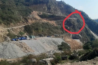 Khu vực xảy ra vụ sạt lở. 