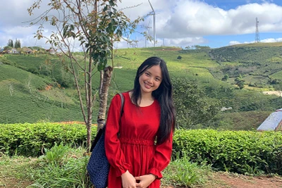 Minh Anh trong chuyến tham quan và học tập tại tỉnh Lâm Đồng. Ảnh: Nhân vật cung cấp