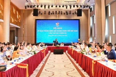 Các đại biểu tiến hành hiệp thương tại hội nghị. 