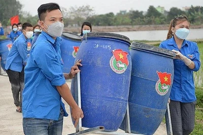 Các bạn trẻ tỉnh Thái Bình tham gia Chiến dịch “Thanh niên tình nguyện hè”.