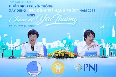 Đại diện Ban tổ chức Chiến dịch "Xây dựng gia đình trẻ hạnh phúc" năm 2023 cung cấp thông tin tại buổi họp báo.