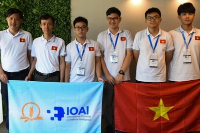 Đội tuyển Việt Nam 1 đến từ Trường THPT chuyên Hà Nội-Amsterdam đoạt Huy chương Đồng.