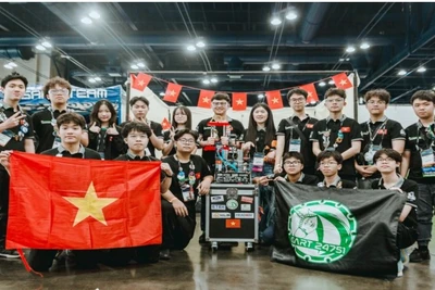 Đội tuyển GreenAms Robotics Team 24751 xuất sắc giành ngôi Á quân thế giới.