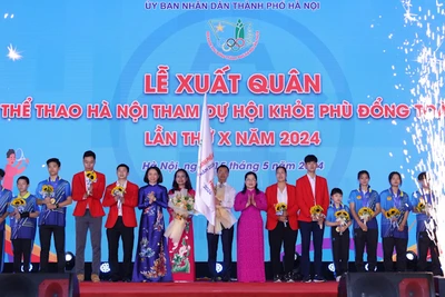 Ban tổ chức thực hiện nghi lễ xuất quân.