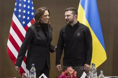 Phó Tổng thống Mỹ Kamala Harris và Tổng thống Ukraine Volodymir Zelensky. (Nguồn: AP)